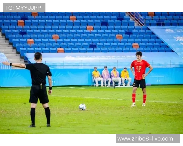 U18黑山队与匈牙利队激战正酣青少年足球赛精彩对决引人关注